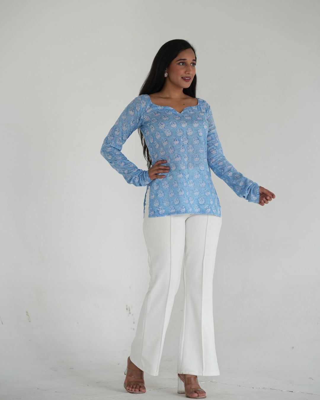 Neel Haneul Kurti (नील 하늘)