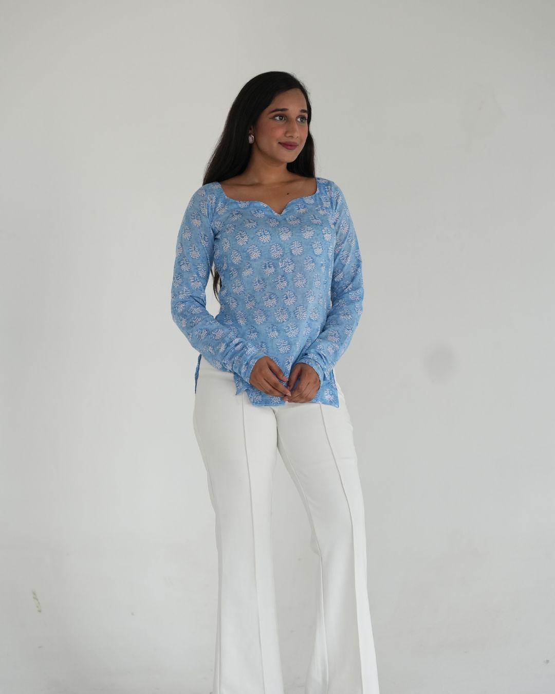 Neel Haneul Kurti (नील 하늘)