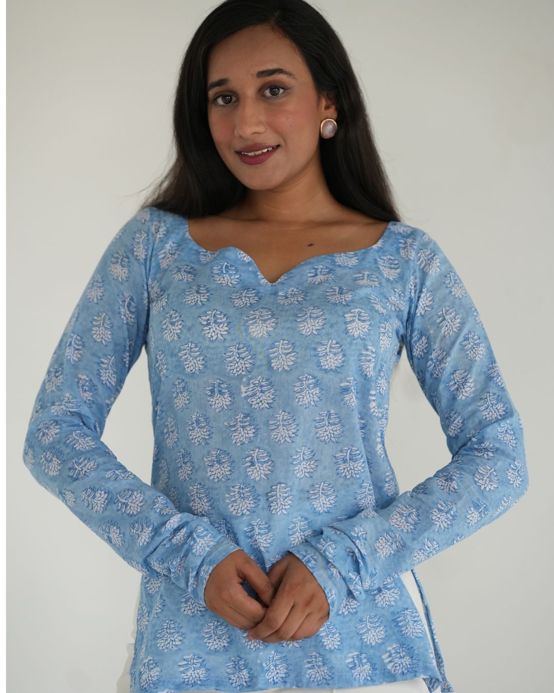 Neel Haneul Kurti (नील 하늘)