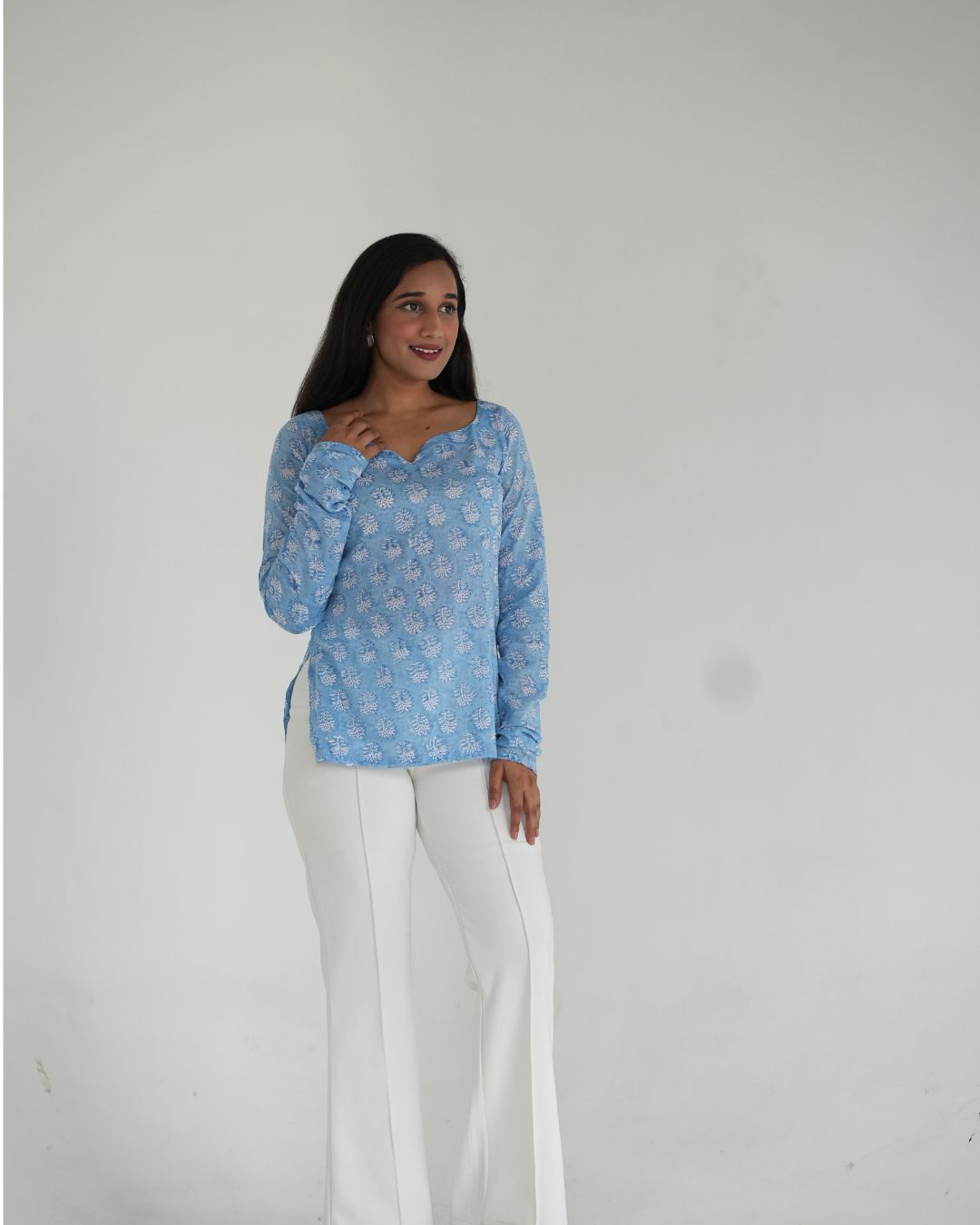 Neel Haneul Kurti (नील 하늘)