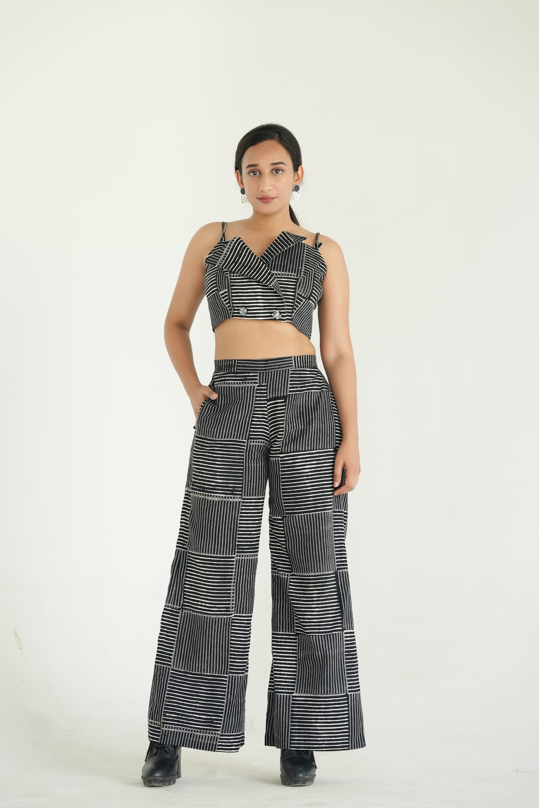 Rekhā-Ākāsh Set (रेखा आकाश)