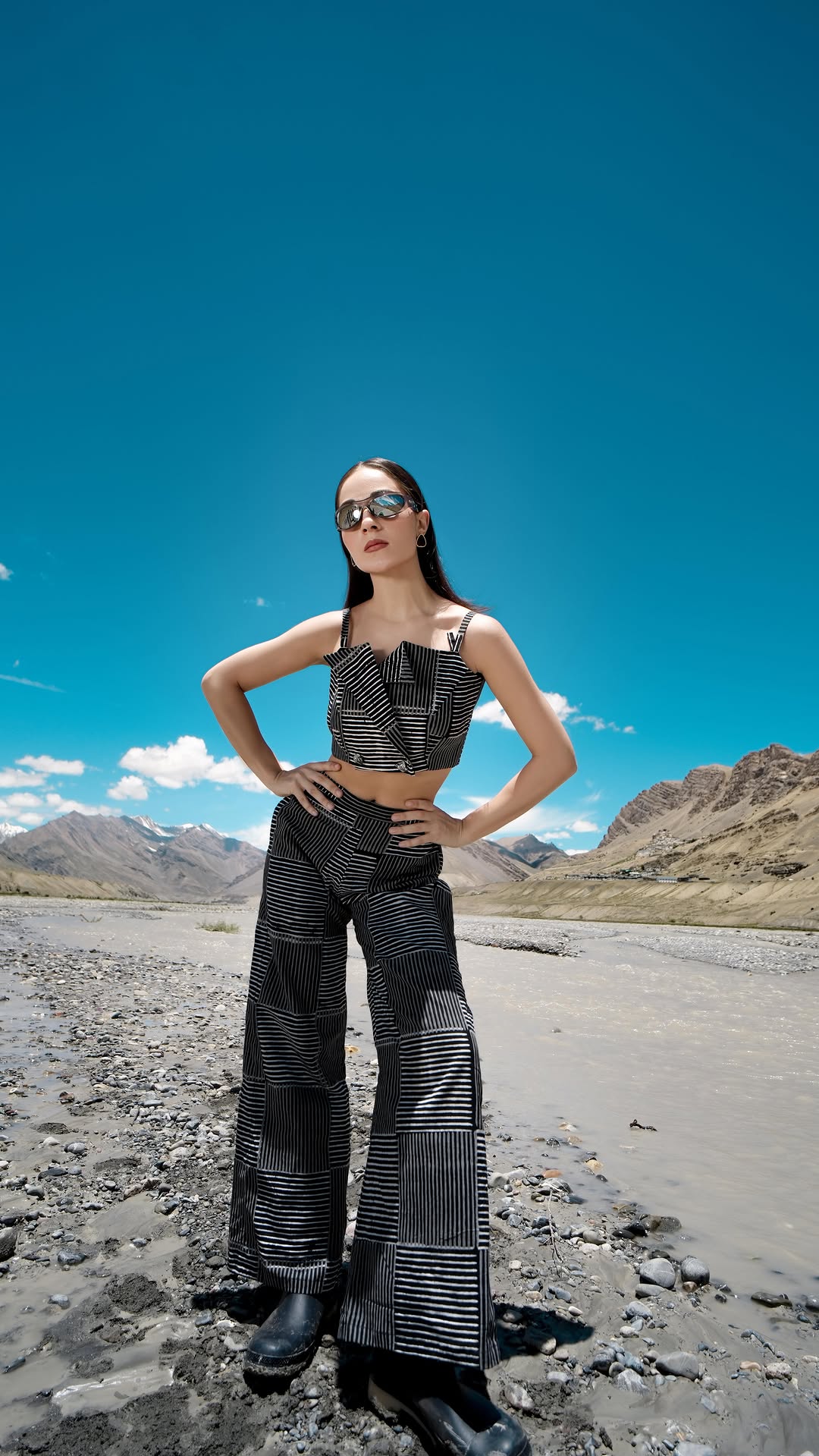 Rekhā-Ākāsh Set (रेखा आकाश)